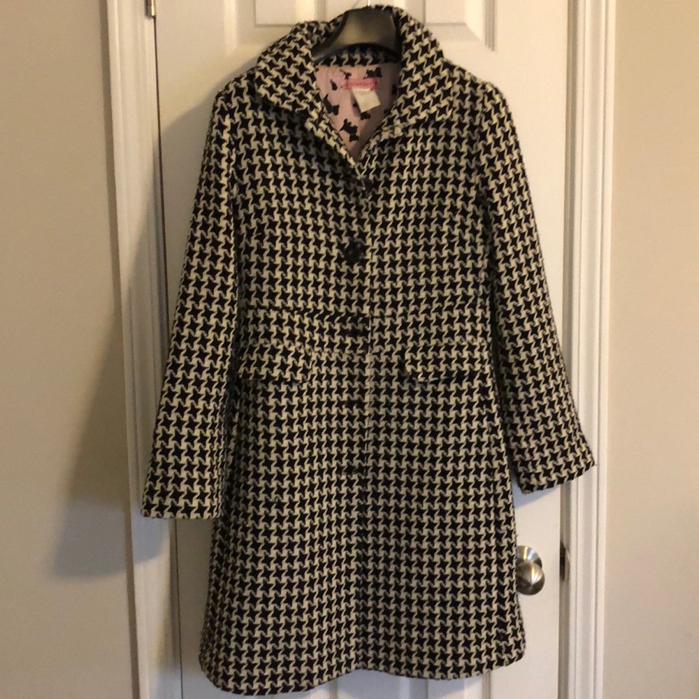 Rachelle wool houndstooth trench coat. Size M